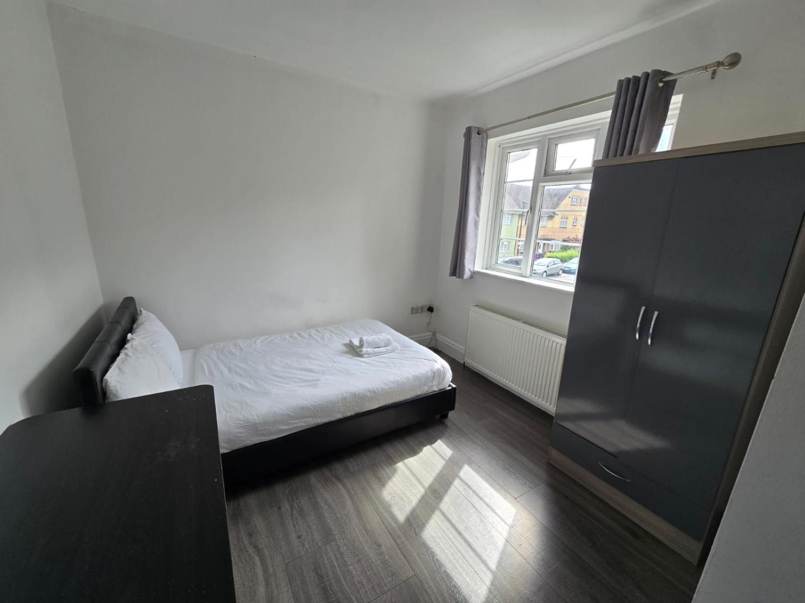 Limehouse Townhomes A Modern 4-bedroom 3-bathroom Townhome With A Private Garden Londra
