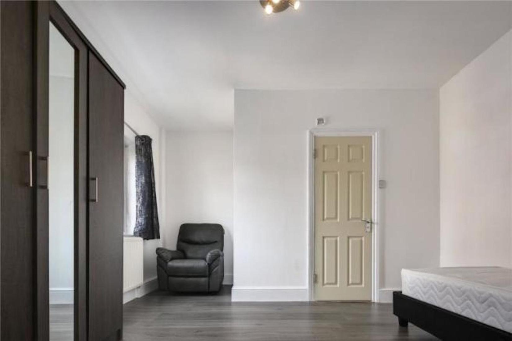 Limehouse Townhomes A Modern 4-bedroom 3-bathroom Townhome With A Private Garden * Londra
